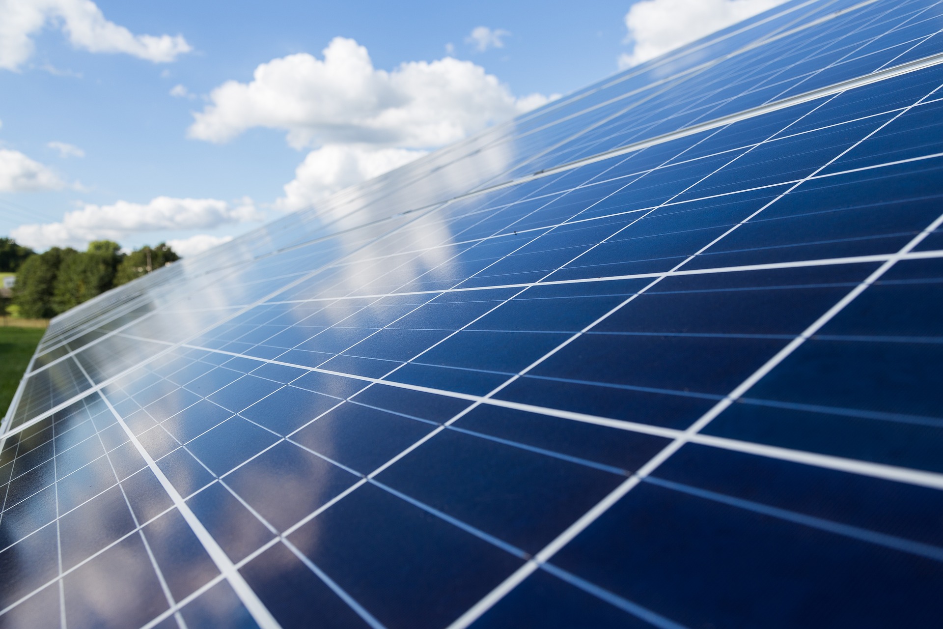 Prairie sous panneaux solaires